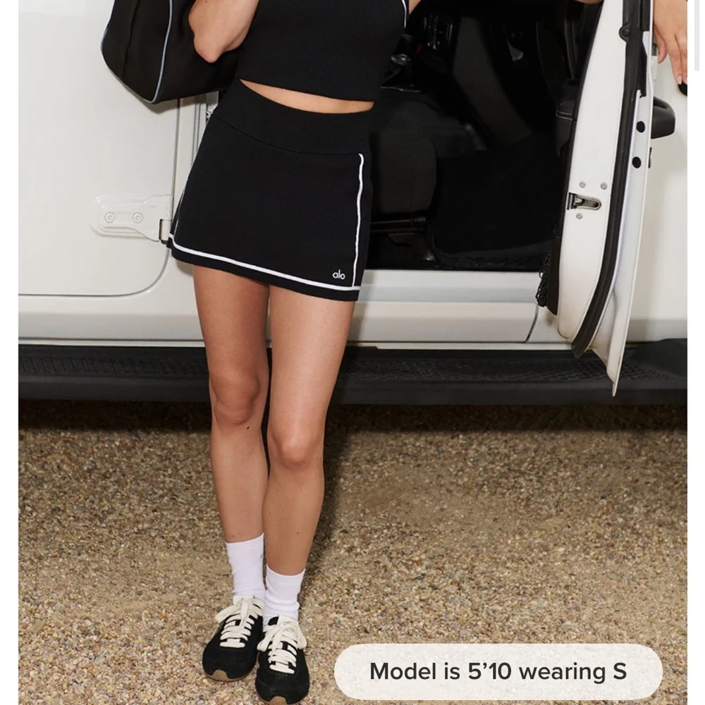 ALO Yoga Black Skirt with White Piping